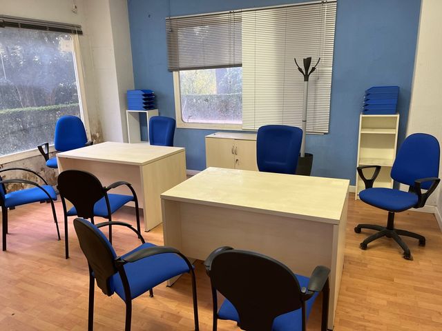 Mobiliario de oficina: mesas y sillas