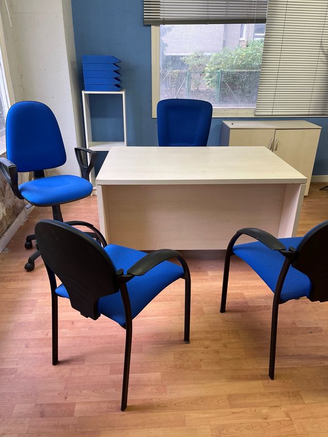 Mobiliario de oficina: mesas y sillas