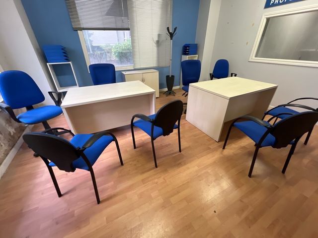 Mobiliario de oficina: mesas y sillas