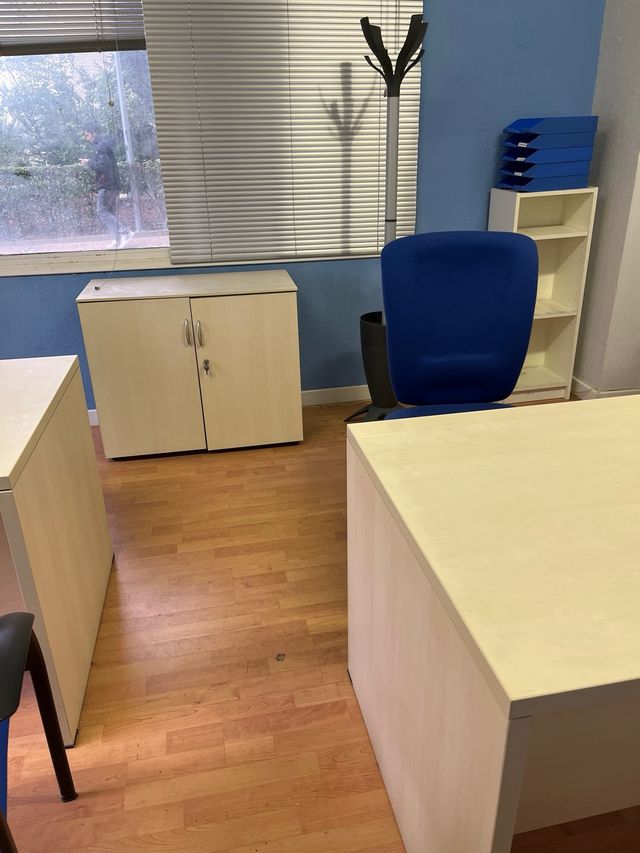 Mobiliario de oficina: mesas y sillas