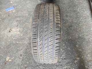neumático Barum 225/50R17, año 2024.