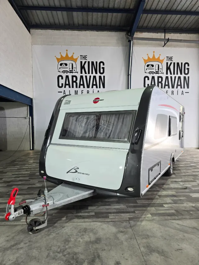 Caravana Burstner Belcanto 560 Aire Mover Toldo
