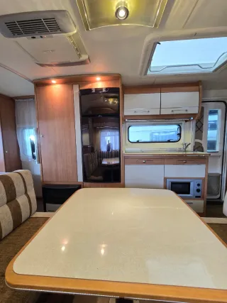 Caravana Burstner Belcanto 560 Aire Mover Toldo