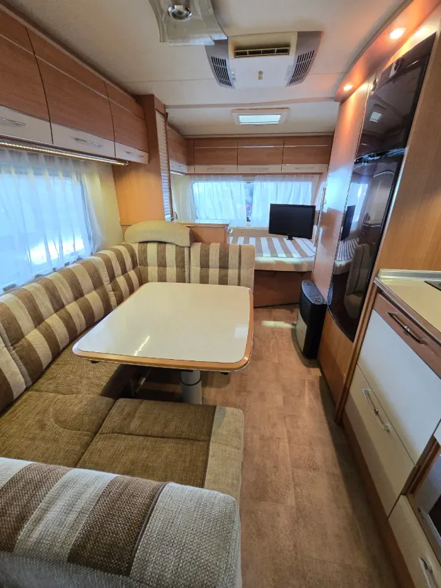 Caravana Burstner Belcanto 560 Aire Mover Toldo