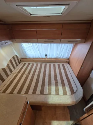 Caravana Burstner Belcanto 560 Aire Mover Toldo