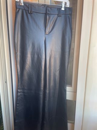 Pantalón efecto piel Zara