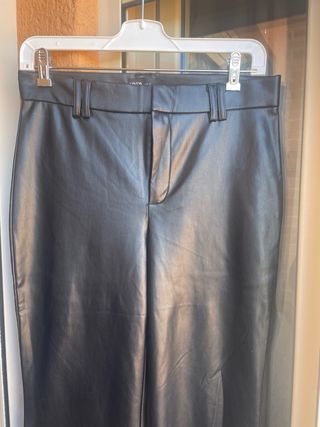 Pantalón efecto piel Zara