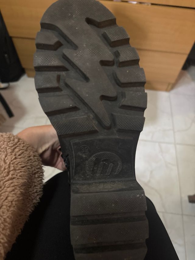 Botas militares altas negras con cordones