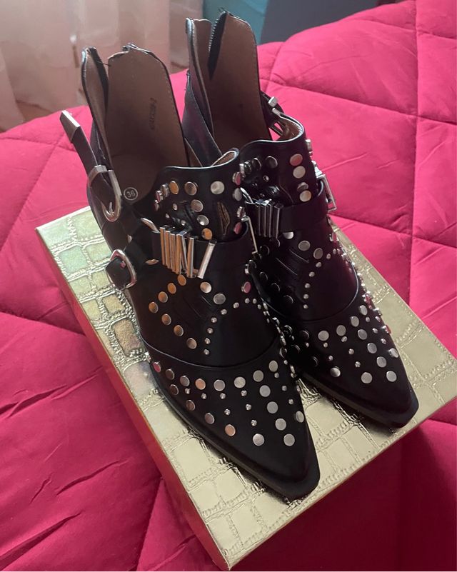 Botines cowboy tachuelas negros