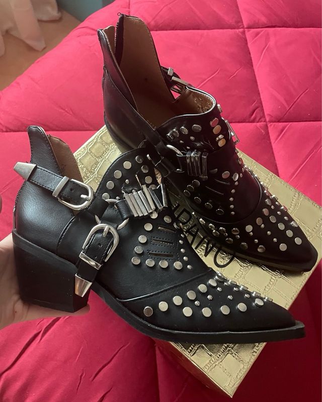 Botines cowboy tachuelas negros