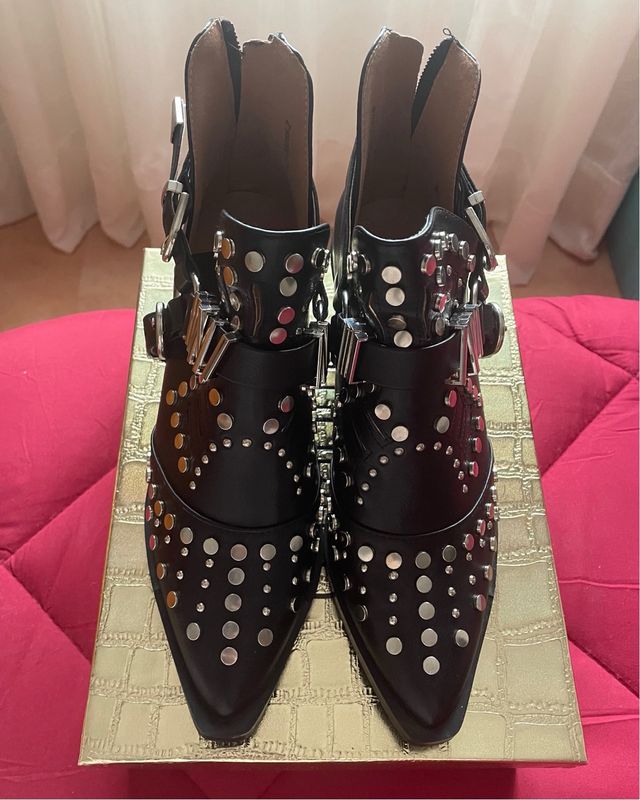 Botines cowboy tachuelas negros