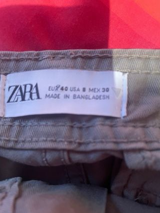 Pantalón cargo Zara verde oliva