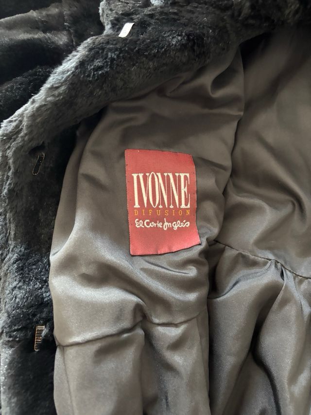 Chaquetón negro acampanado mangas anchas