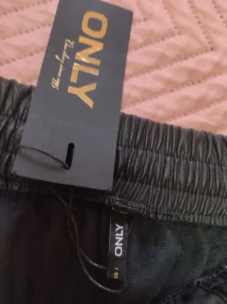 Pantalones culotte efecto piel negros