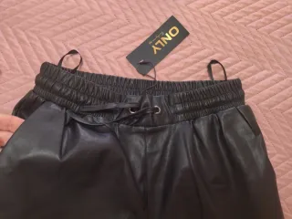 Pantalones culotte efecto piel negros