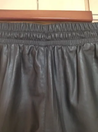 Pantalones culotte efecto piel negros