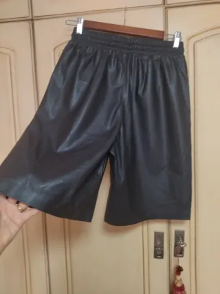 Pantalones culotte efecto piel negros