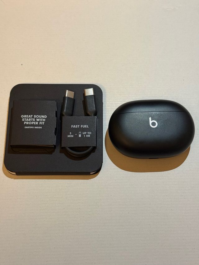 Auriculares Beats Studio Buds Negros