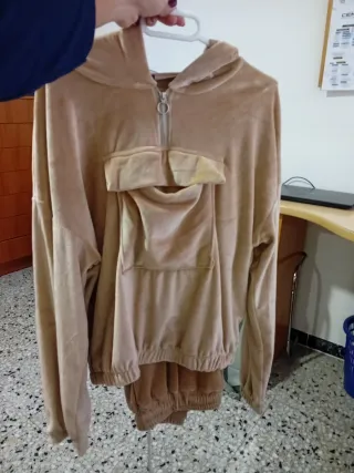 Conjunto chándal terciopelo beige