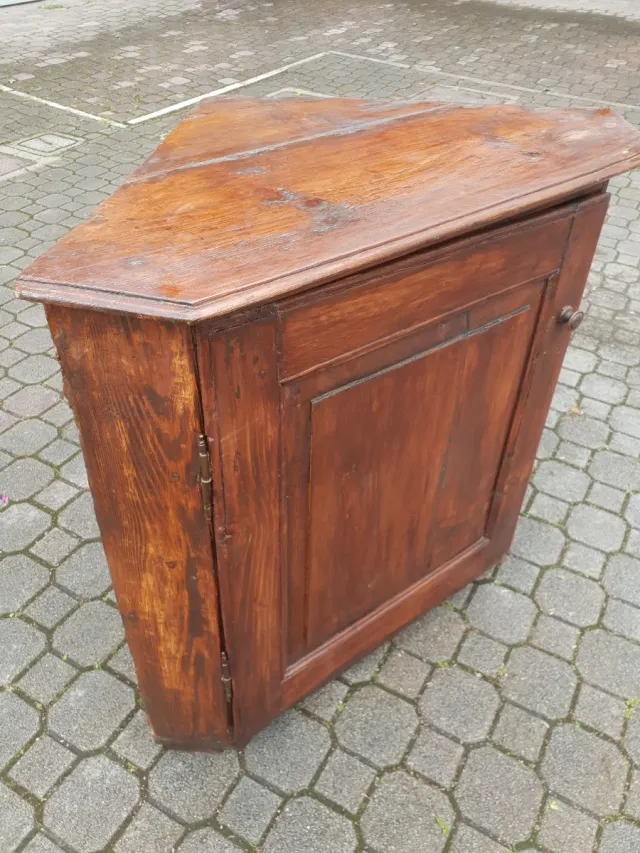 Angoliera credenza antica restaurata