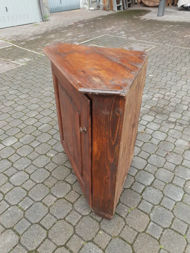 Angoliera credenza antica restaurata
