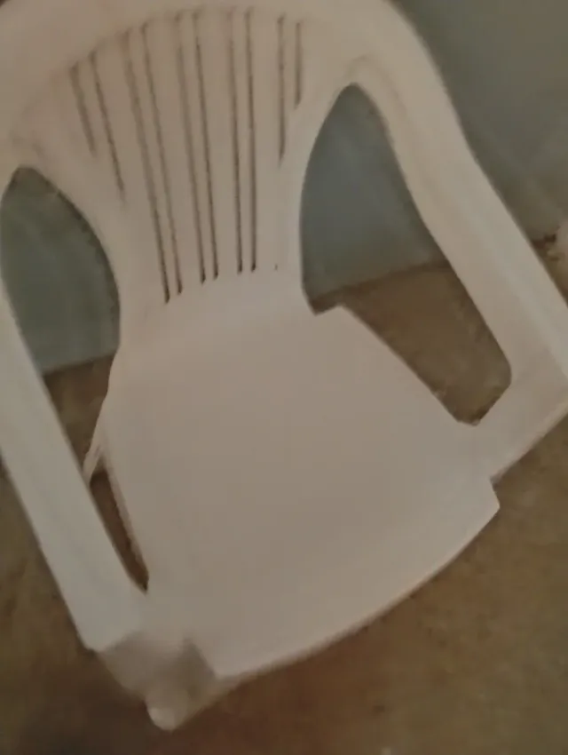 Sillas de plástico blancas