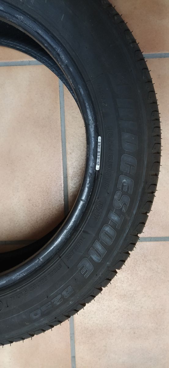 Neumático Bridgestone B250 165/65 R15