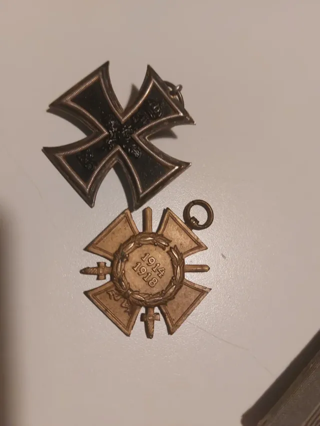 Lote Wehrpass y ek1  medallas insignia alemanas