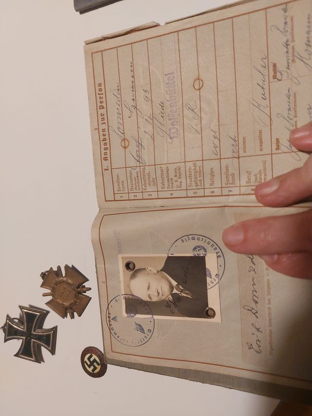 Lote Wehrpass y ek1  medallas insignia alemanas