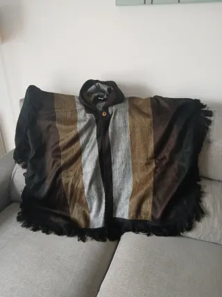 Poncho de lana alpaca a rayas nuevo