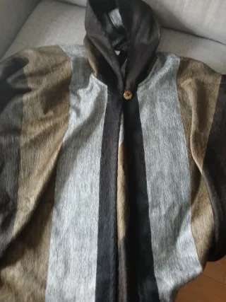 Poncho de lana alpaca a rayas nuevo