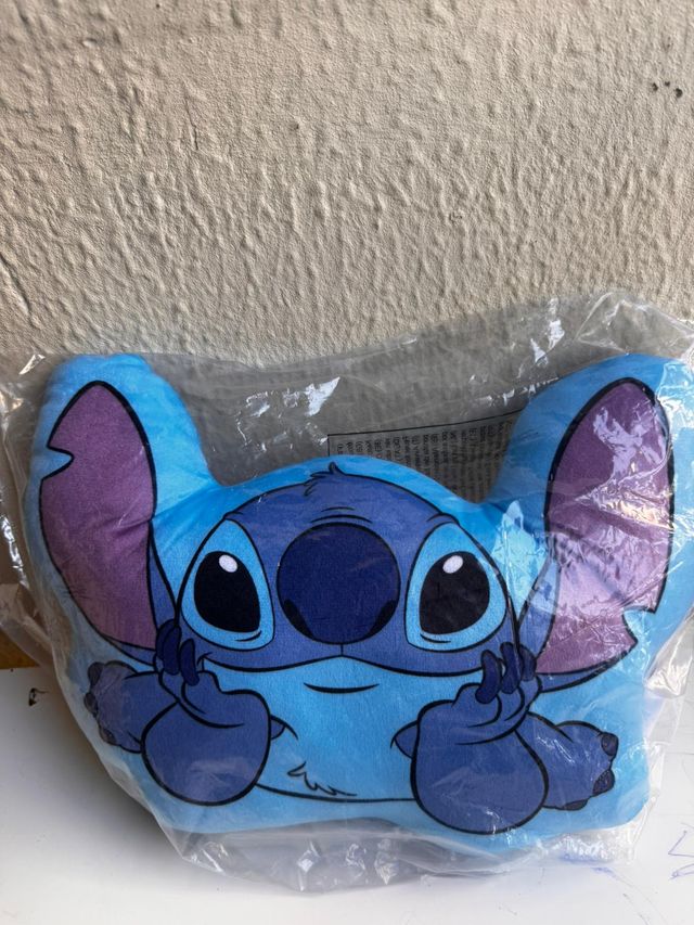 Cojín de Stitch azul y morado