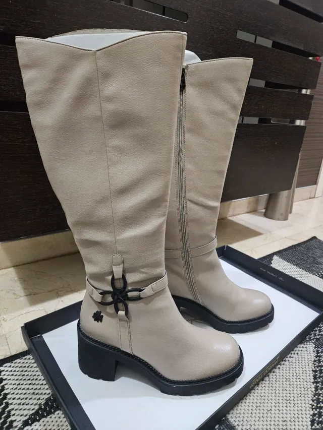 Botas Marco Tozzi T40 Beige claro. Nuevas.