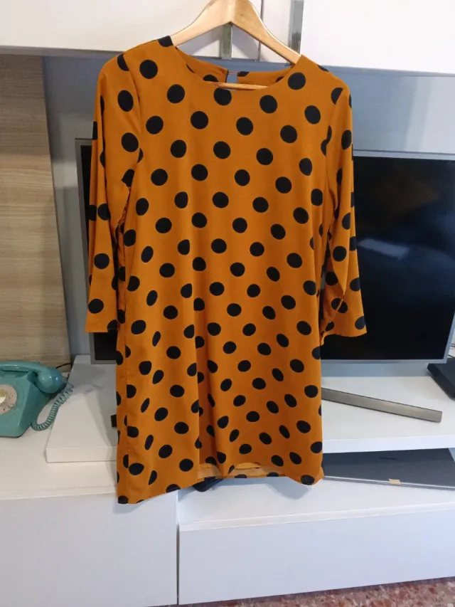 Vestido naranja lunares negros