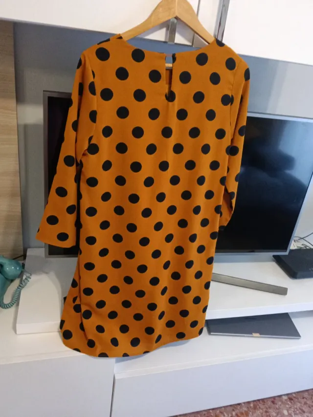 Vestido naranja lunares negros