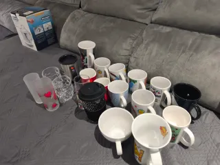 Conjunto de Canecas e Copos Variados