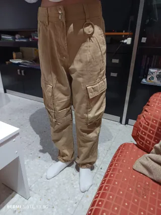 Pantalón cargo beige T. 34/36