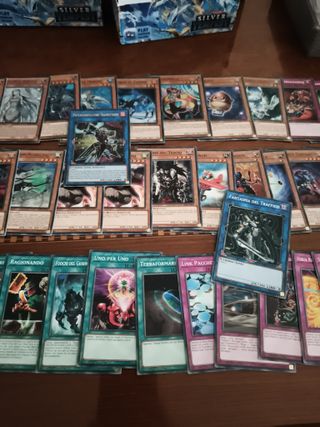 Mazzo Yu-Gi-Oh! completo per iniziare