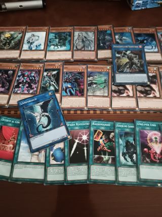 Mazzo Yu-Gi-Oh! completo per iniziare