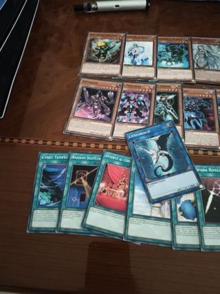 Mazzo Yu-Gi-Oh! completo per iniziare
