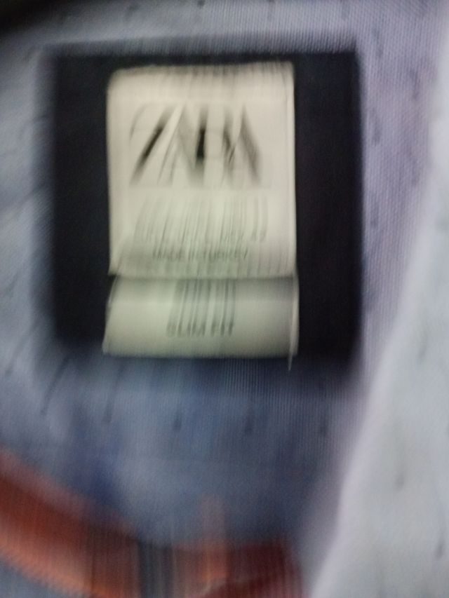 Camisa Zara azul de manga corta con puntos