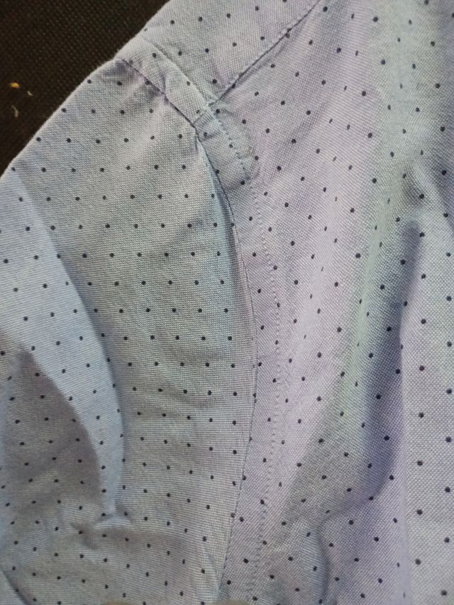 Camisa Zara azul de manga corta con puntos
