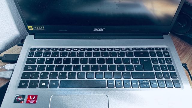 Portátil Acer Plata y Negro