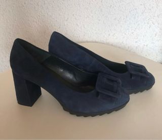 Zapatos ATIKKA ante azul marino con hebilla