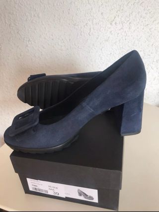Zapatos ATIKKA ante azul marino con hebilla