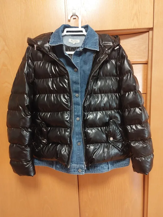 Chaquetón acolchado negro y azul