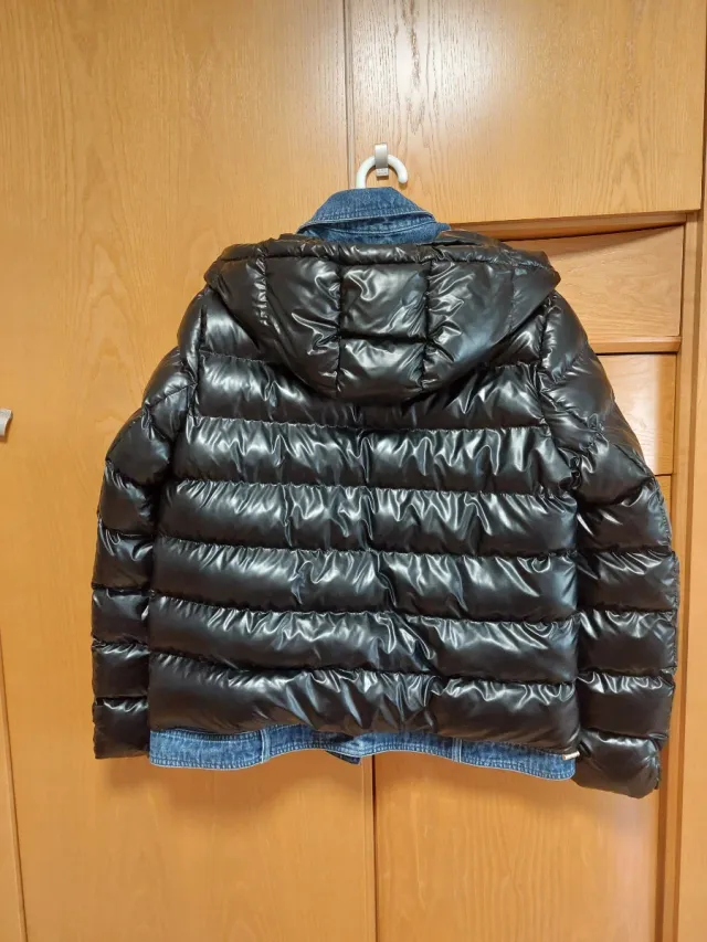 Chaquetón acolchado negro y azul