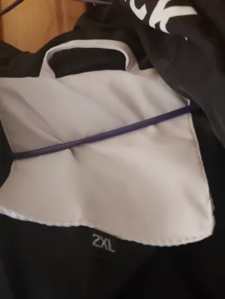 Plumífero Icon blanco y negro