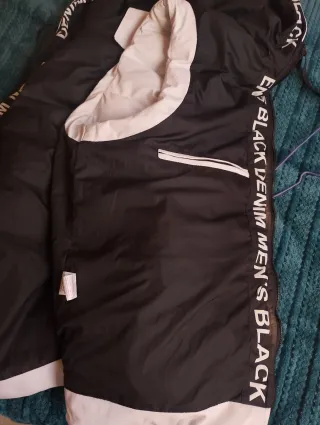 Plumífero Icon blanco y negro