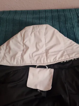 Plumífero Icon blanco y negro